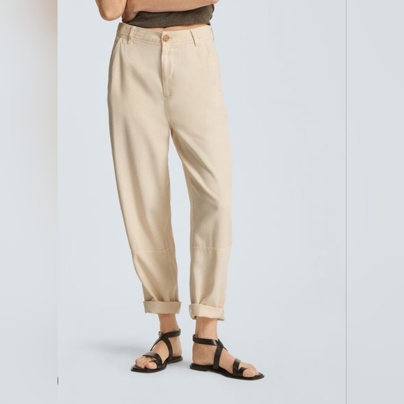 Everlane Pants - Everlane The Relaxed Chino Parchment Size 0